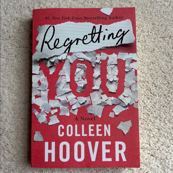 Colleen Hoover Book Bundle- It Ends With Us, It Starts With Us & Regretting You - Picture 6 of 7